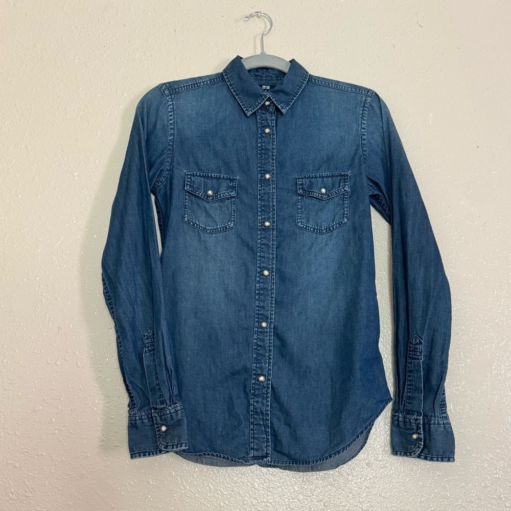 Uniqlo Denim Pearl Snap Button Shirt